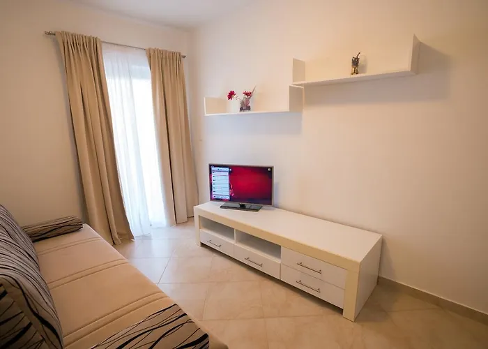 Rujno * Стариград-Пакленица